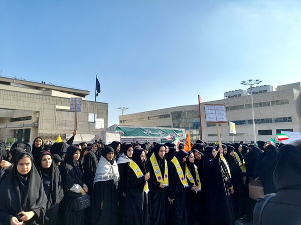 ۱۳ آبان، فریاد شهامت دانش آموزان در مسیر استقلال طلبی و استکبار ستیزی 