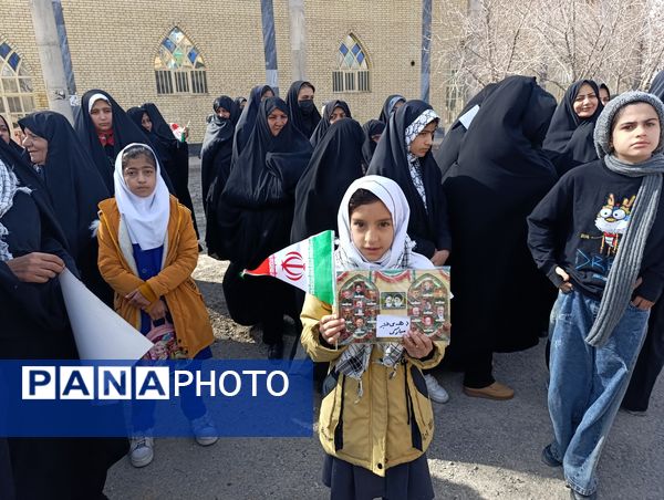 حضور گسترده مردم سفیددشت در راهپیمایی ۲۲ بهمن