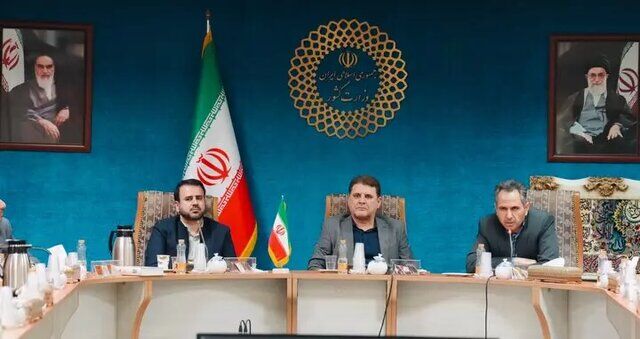 باید جوانان را به فعالیت‌های تشکلی ترغیب کنیم
