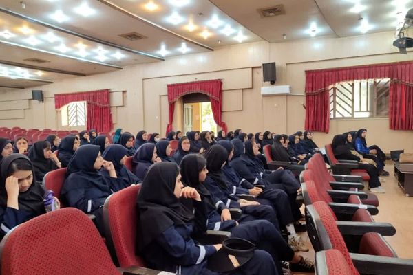 هفته مشاغل و بازدید دانش‌آموزان ناحیه 4 شیراز از دانشگاه فرهنگیان 