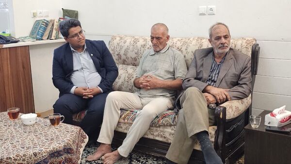 ادای احترام خبرنگاران پانا به مقام شهید جلال اقبال در چهل وششمین دیدار با خانواده شهدا