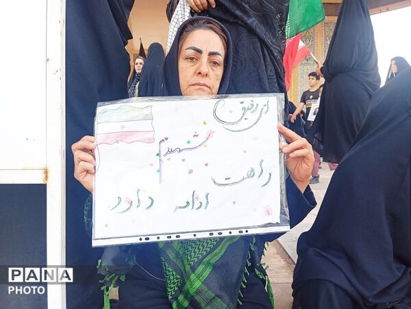 مراسم خاکسپاری شهیده دانش‌آموز «فاطمه موحدان» در یزد