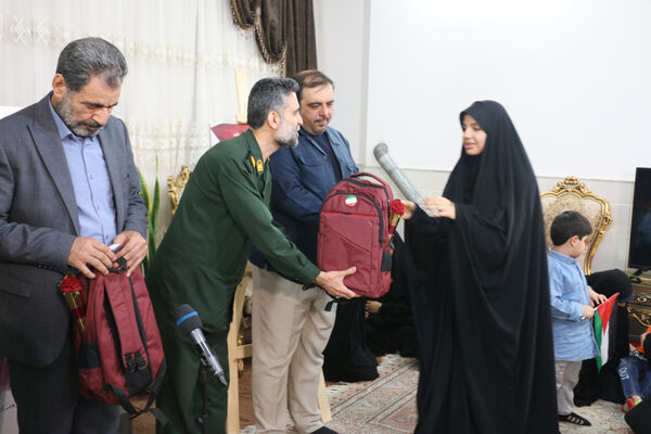رونمایی از کتاب «بابای قهرمان من» با حضور فرزندان شهدای مدافع حرم