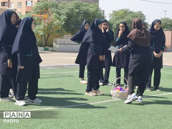 اجرای مسابقات ورزشی در دبیرستان پدران آسمانی 