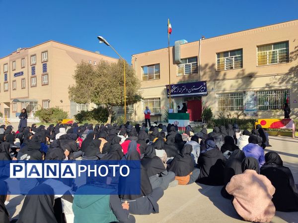اجرای مانور زلزله  در دبیرستان دخترانه فرهیختگان