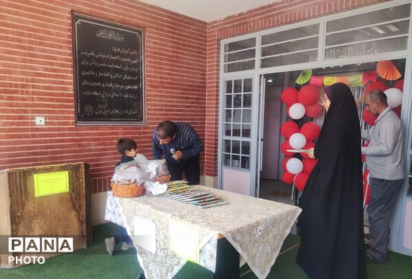 جشن شکوفه‌ها در مدرسه سلمانزاده ناحیه 3 کرج 