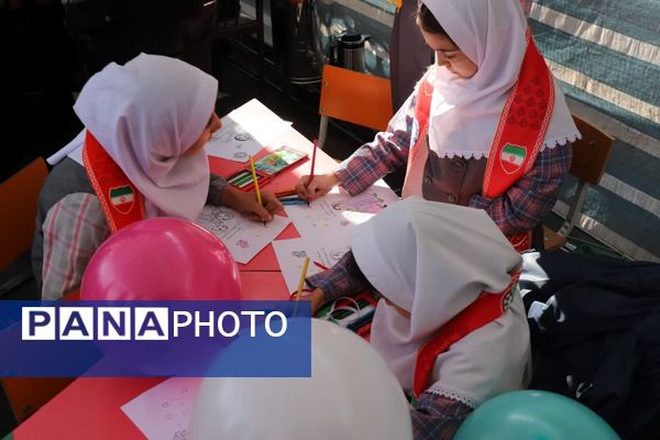  از قاب نگاه نوجوان تا فریاد «مرگ بر استکبار»