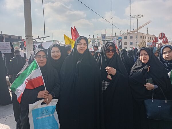 حماسه دانش‌آموزان مشهدی در روز ۱۳ آبان