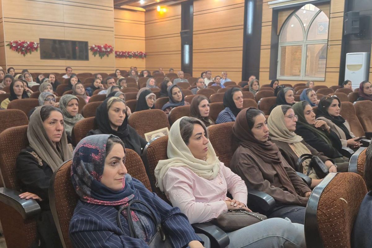 نخستین مجمع عمومی انجمن اولیا و مربیان فرزانگان ۲ شهریار
