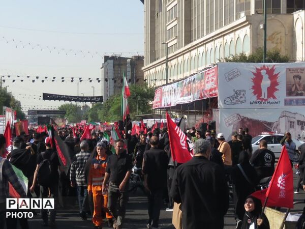 قرار آسمانی در موکب بسیج دانش‌آموزی؛ وقتی دانش‌آموزان شهید مینابی، زائر پیاده‌روی جاماندگان اربعین