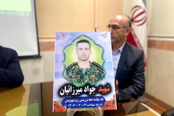 جلسه ستاد شاهد ورامین با محوریت ارتقای کیفیت آموزشی و تجلیل از فرزندان شهدا