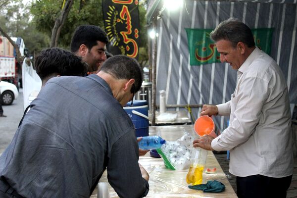 حضور پرانرژی نوجوانان در موکب دانش‌آموزی ملکان
