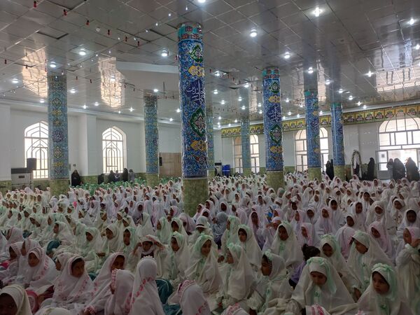 برگزاری جشن تکلیف دو هزار دانش‌آموز دختر سوم ابتدایی در میناب