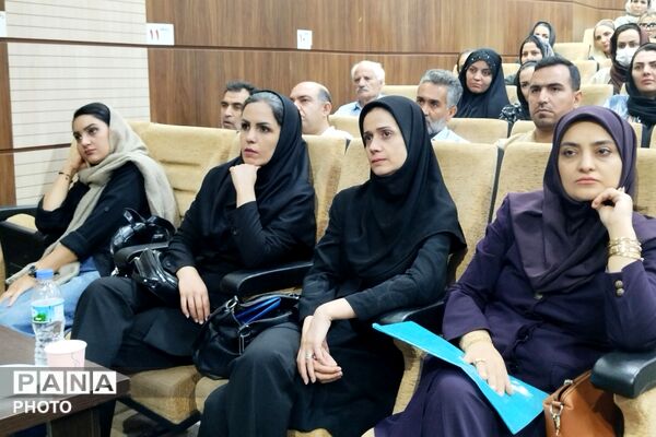 جلسه آموزشی توانمندسازی اولیا با محوریت مبارزه با مواد مخدر