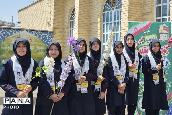 نخستین نماز جماعت سال تحصیلی در ناحیه یک شیراز