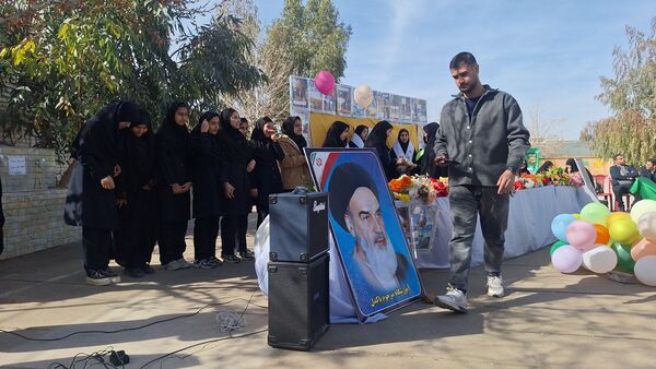 جشن دهه فجر  درمدرسه پاکدل