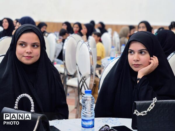 مراسم تجلیل و تقدیر از فرهنگیان در عنبرآباد