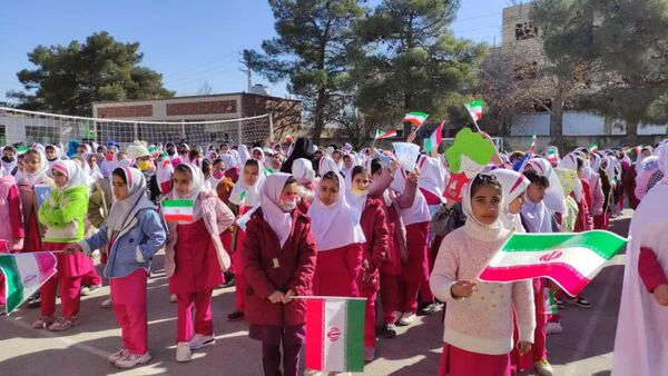 برگزاری مراسم زنگ انقلاب همزمان با سراسر کشور در مدارس ناحیه 2 شیراز 
