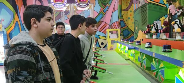 اردوی تفریحی دانش‌آموزان تیزهوشان نوشاد به مجتمع تجاری خلیج فارس
