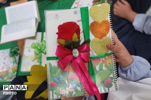 شکوفه های مدرسه شهید معظم در جشن قرآن 
