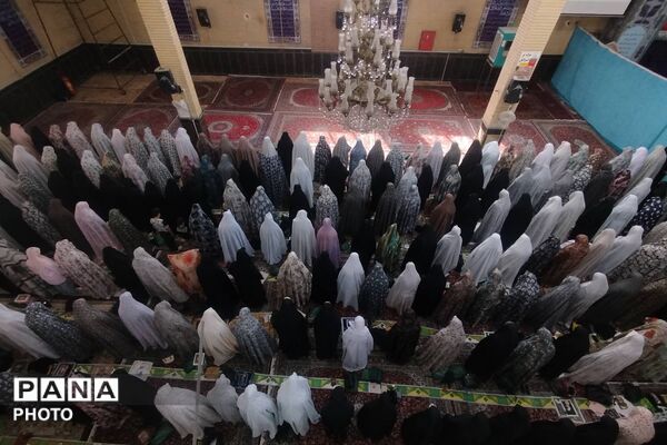 دانش‌آموزان بهارستانی، طلایه‌داران وحدت و معنویت در نماز جمعه