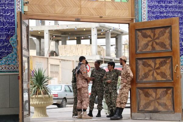 حضور با شکوه دانش‌آموزان و فرهنگیان در مراسم پر فیض نماز جمعه آباده در آستانه روز دانش‌آموز