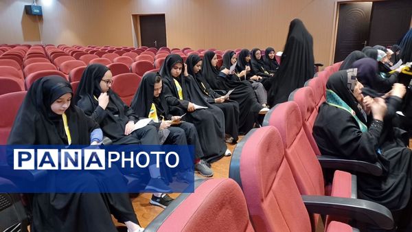 برگزاری کلاس‌های آموزشی و فرهنگی همایش روز دانش‌آموز در اردوگاه باهنر تهران 