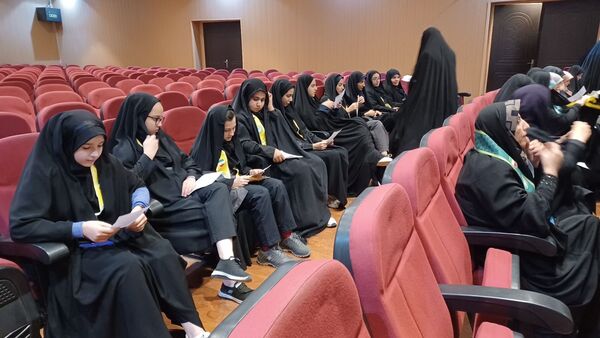 برگزاری کلاس‌های آموزشی و فرهنگی همایش روز دانش‌آموز در اردوگاه باهنر تهران 