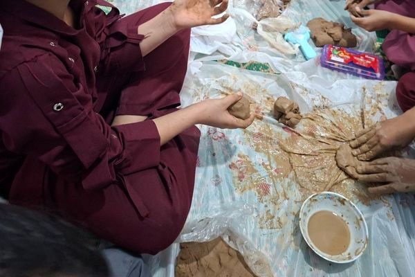 شوق یادگیری دانش‌آموزان پایه چهارم در ساخت وسایل سفالی