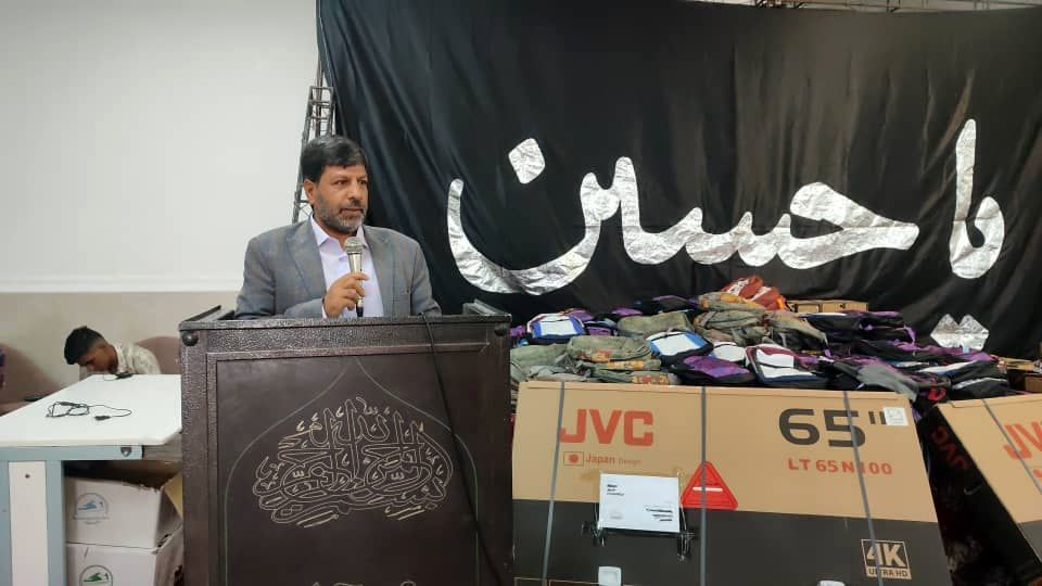 توزیع ۶۰۰ بسته لوازم‌التحریر بین دانش‌آموزان حاشیه‌ شهر 