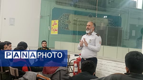 برگزاری کلاس پدافند غیر عامل ویژه پایه‌های دهم دبیرستان شاهد ابوذر غفاری نیشابور