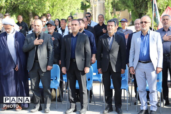 حضور کاروان فرهنگیان استان چهارمحال و بختیاری در مراسم تشییع رهبر شهید