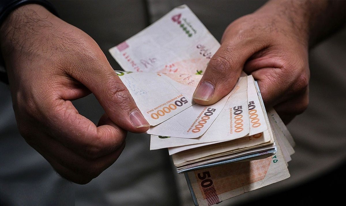 عیدی کارمندان به طور یکسان ۱۰ میلیون تومان پرداخت می‌شود