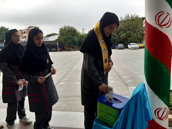 جشن عاطفه‌ها در دبیرستان فرزانگان قائمشهر