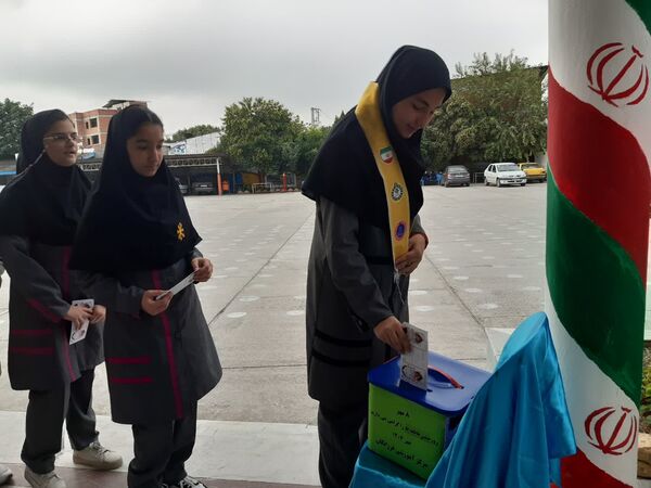 جشن عاطفه‌ها در دبیرستان فرزانگان قائمشهر