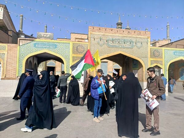 جلوه هایی از حضور مردم قم در راهپیمایی یوم الله 13 آبان