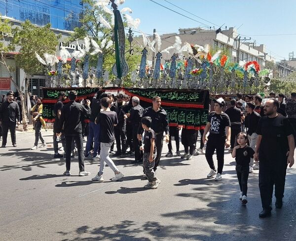 پیاده‌روی زائران بارگاه ملکوتی آقا علی‌بن‌موسی رضا (ع)