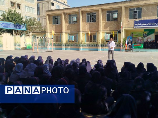 دانش‌آموزان مدرسه مهدی خدابنده با شهدا تجدید پیمان کردند