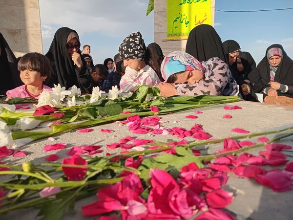 محفل نور؛ انس با شهدای گمنام در طلیعه سوم خرداد