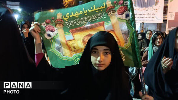 نماز استغاثه به امام زمان (عج) در شصت و دومین قرار عاشقانه، میدان امام خمینی(ره) شهرستان کوهدشت