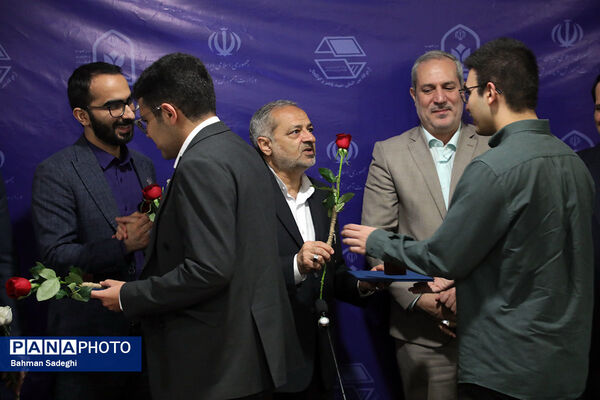 نشست صمیمی وزیر آموزش و پرورش با مدال آوران المپیادهای جهانی