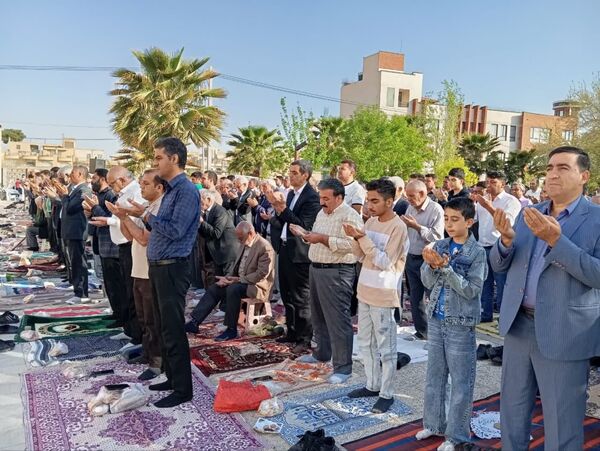 برپایی نماز عید سعید فطر در پارک شهدای کوچه بیوک