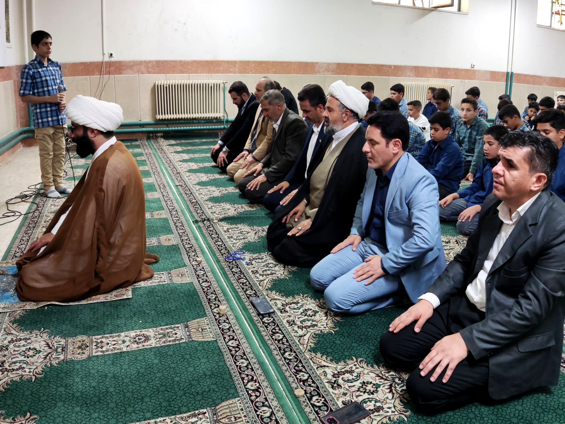 ترویج فرهنگ نماز جماعت در مدارس شهرستان قدس با برنامه "مهر تا مهر "