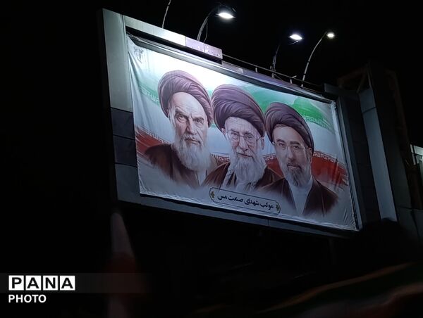 موشک خیابان و تنگه هرمز گلوی دشمن را فشرده است