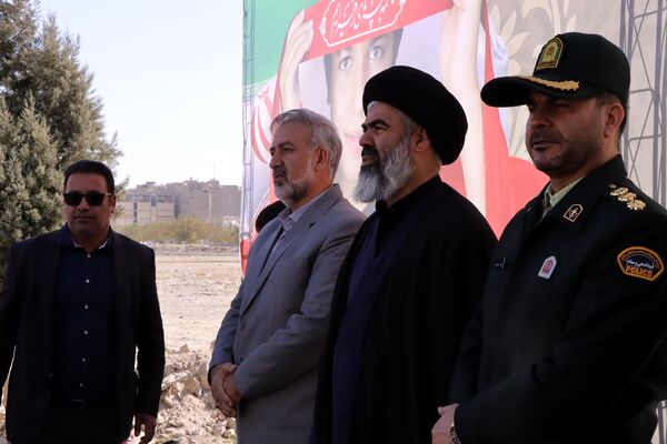 حضور پرشور دانش‌آموزان و مسئولین در راهپیمایی ۱۳ آبان در ناحیه یک بهارستان