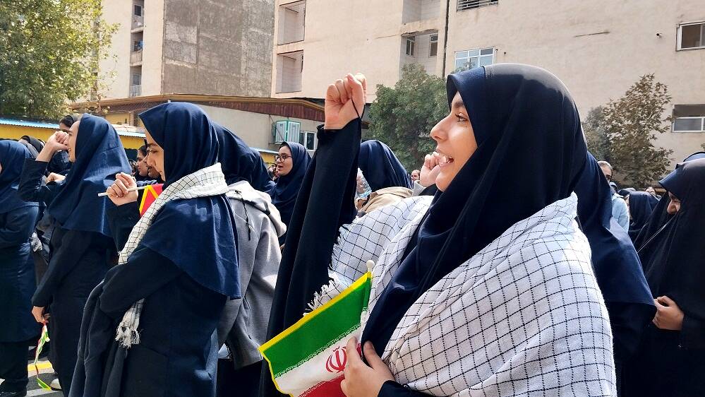 نواختن زنگ مقاومت همزمان با شهادت سیدحسن نصرالله در دبیرستان شهید کلانتری یک