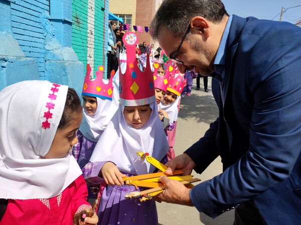 آغاز سال تحصیلی جدید با جشن غنچه‌ها در دبستان شهید باهنر در ملارد