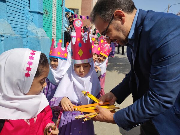 آغاز سال تحصیلی جدید با جشن غنچه‌ها در دبستان شهید باهنر در ملارد