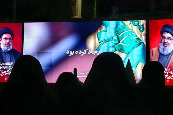 یادبود شهدای دانش‌آموز در کرمانشاه