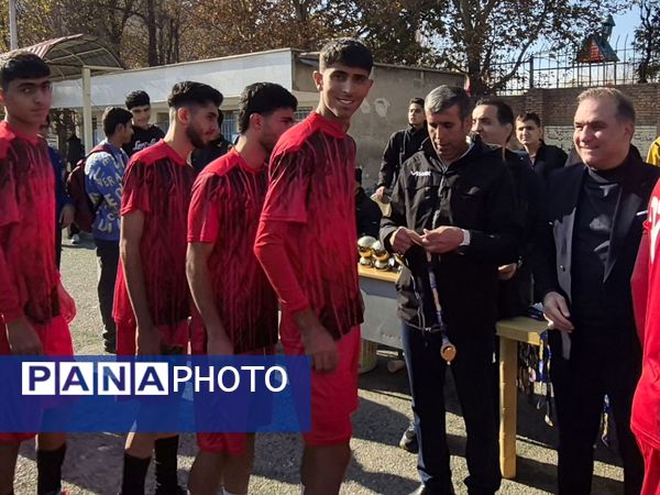 رقابت هیجان‌انگیز فوتبال دانش‌آموزی منطقه ۵ به پایان رسید